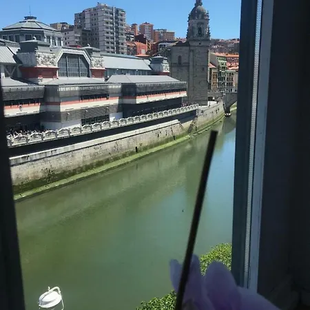 Old Town & River Lägenhet Bilbao